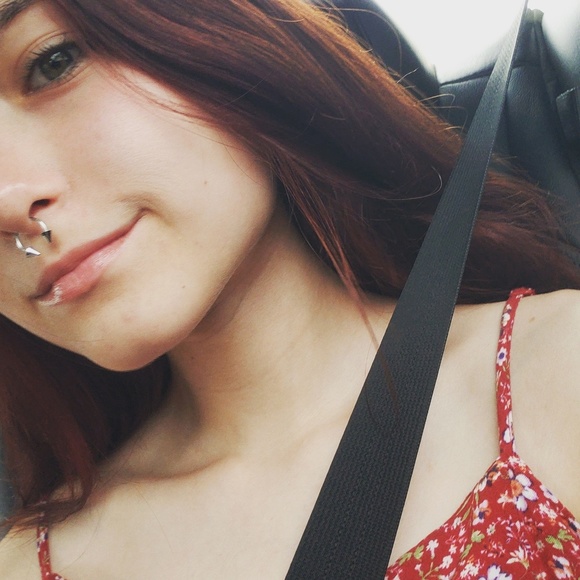 Meet your Posher, Emily - Picture 1 of 1